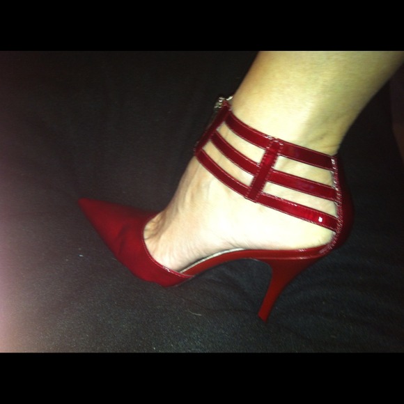 Carlos Santana sexy red shoes