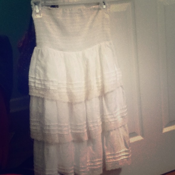lace white ruffled dress