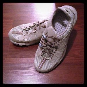 Reduced! LL Bean sneakers - worn once!