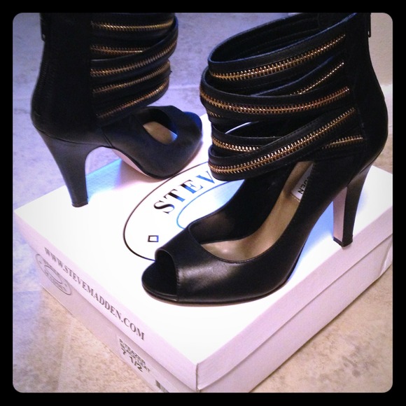 SteveMaddenBlackLeather open-toe heels.