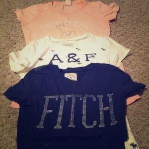 Abercrombie and Fitch tee bundle!! Size small💕