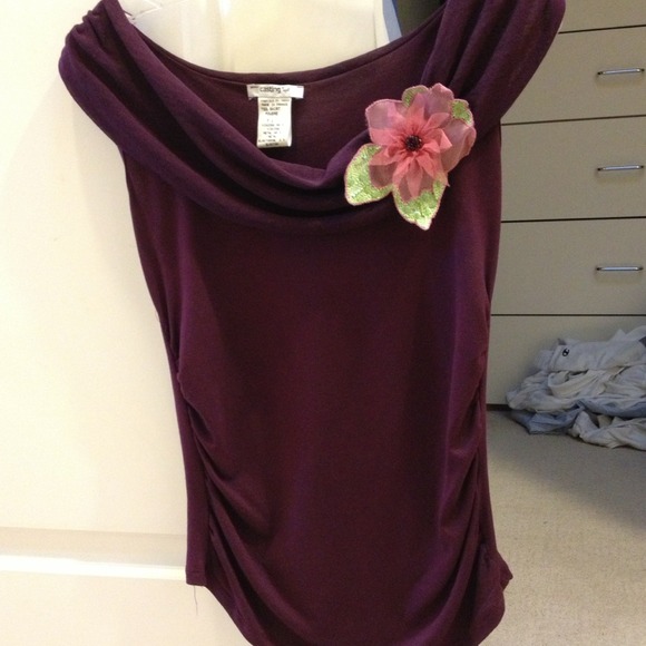 JUST REDUCED! Classy Top - Picture 1 of 4