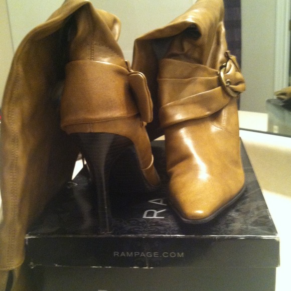 Boots - Picture 2 of 3