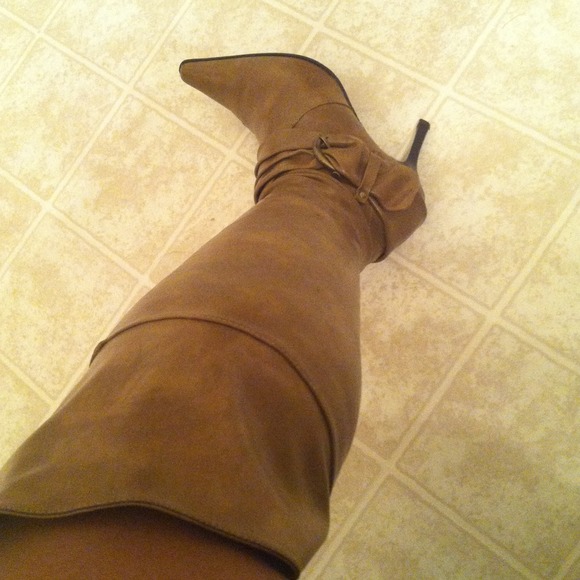 Boots - Picture 3 of 3