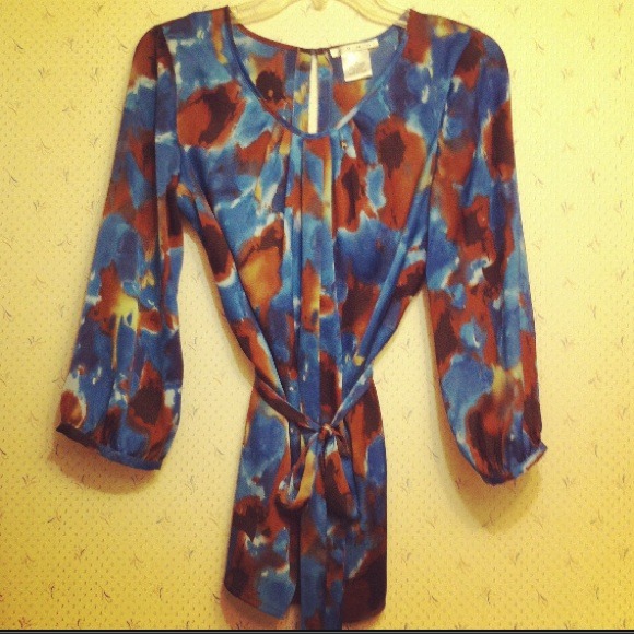 Como Tops - 🌸 ✨NWOT Gorgeous Watercolor Top✨