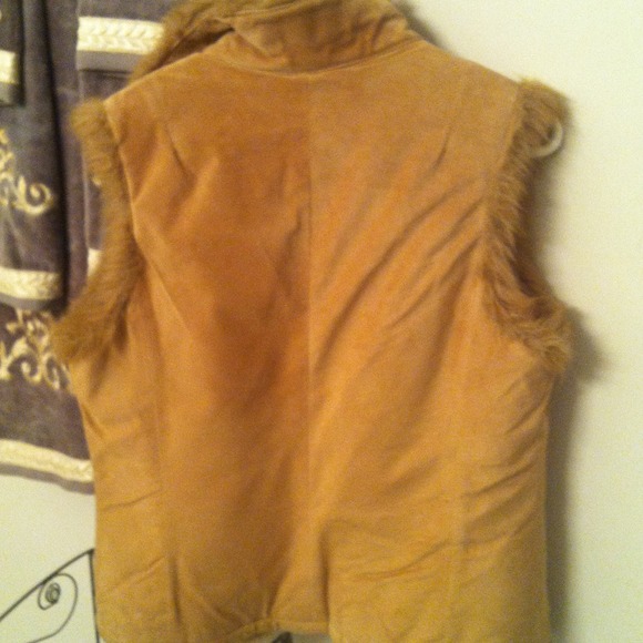 Suede and faux Fur vest - Picture 2 of 3
