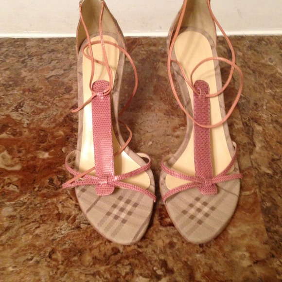 Reserved for my3ceez Burberry sandals until 3/8
