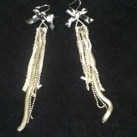 Bow earrings