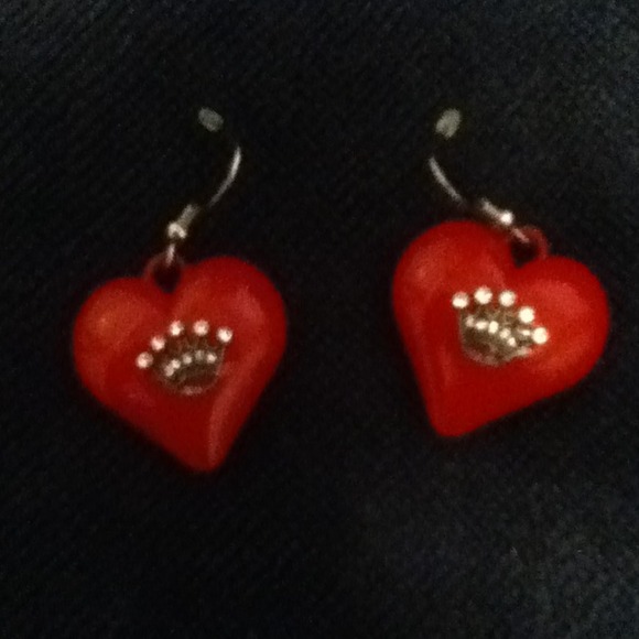 Red heart earrings with crowns
