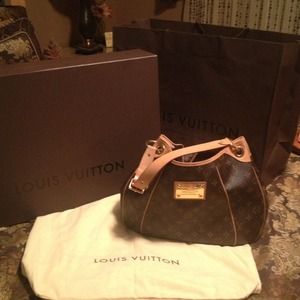 Authentic Louis Vuitton Galliera PM