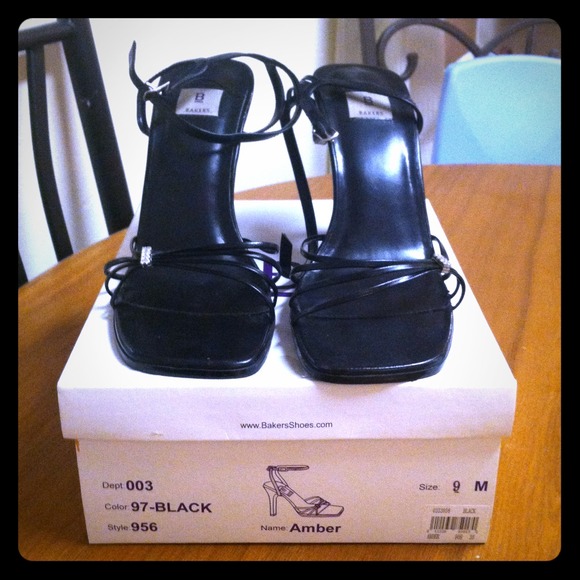BAKERS Amber in Black w/ cz accent on the straps
