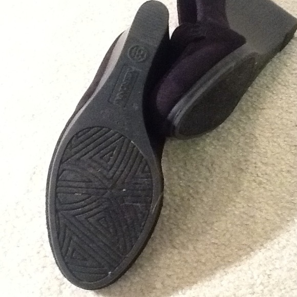 ❗️SOLD❗️Barely worn black suede Merona wedges - Picture 4 of 4