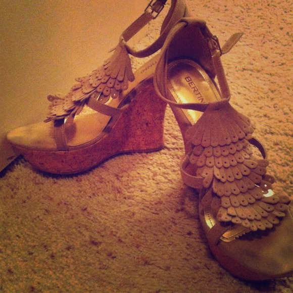 Bertinni cork wedges size 8 1/2
