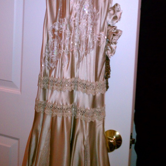Gorgeous custom made evening gown - Picture 3 of 4