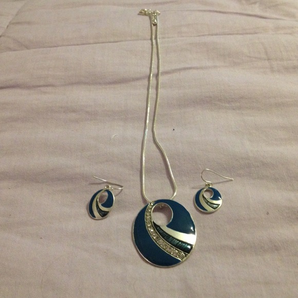 Earring and necklace set