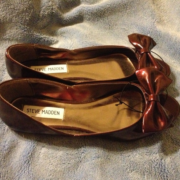 Steve Madden flats- Size 7.5- Color: Wine/Burgundy - Picture 2 of 3
