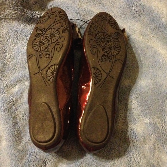 Steve Madden flats- Size 7.5- Color: Wine/Burgundy - Picture 3 of 3