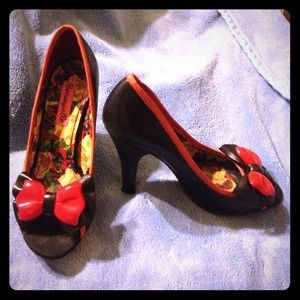 Black and Red Betsy Johnson heels, Size: 7.5