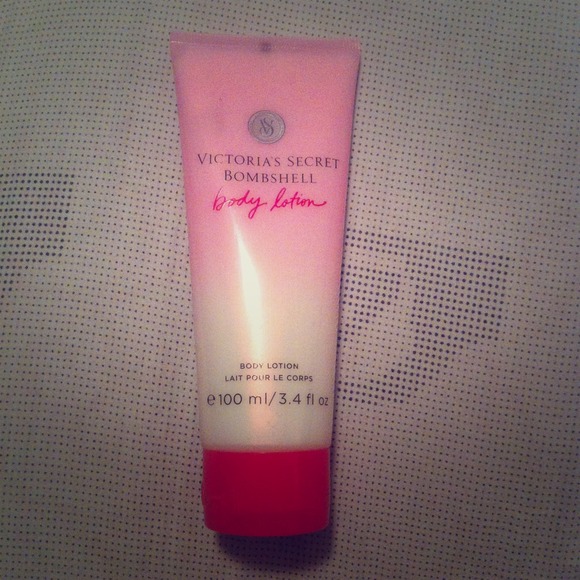 VS Bombshell bodylotion never used Seal not broken