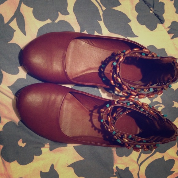 Brown leather shoes with turquoise stones 😻