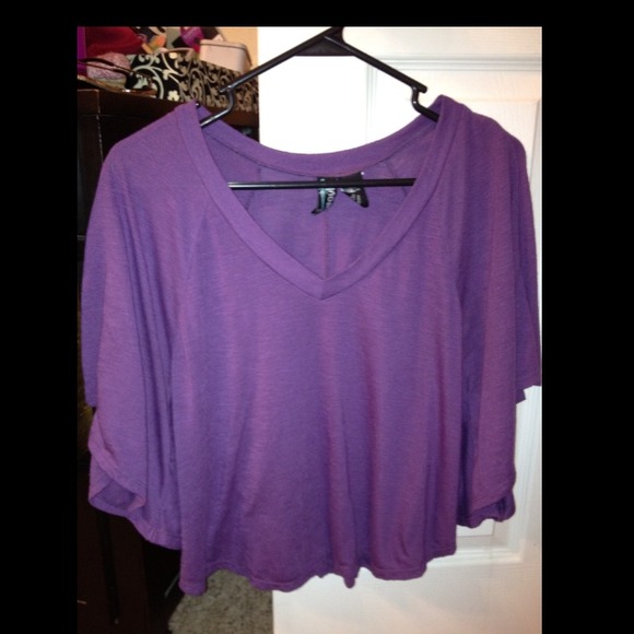 ⛔⛔SOLD in bundle⛔⛔Purple Batwing V-neck