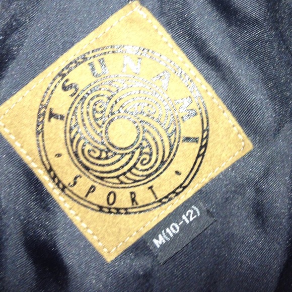 Black fleece vest. - Picture 3 of 3