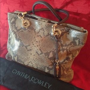 ***Reduced**. 100% Leather**  Cynthia Rowley Purse