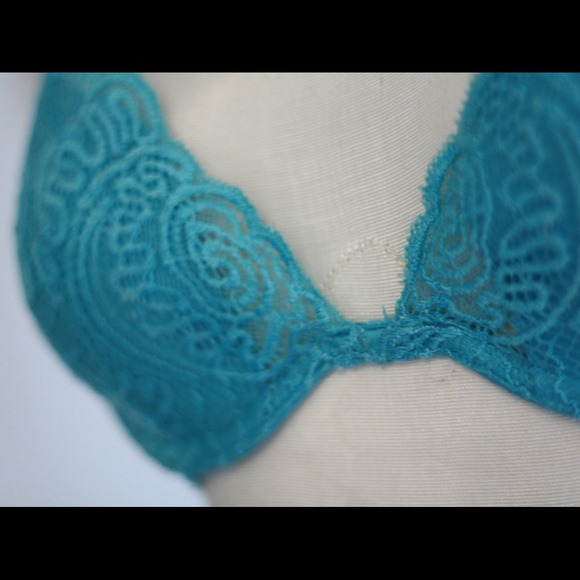 SOLD Victoria's Secret Turquoise Lacy Bra 34B