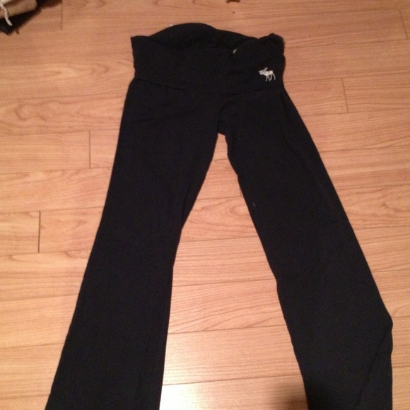 Abercrombie navy blue yoga pants