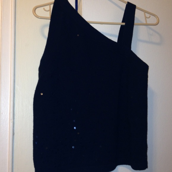 Asymmetrical top with small sequins