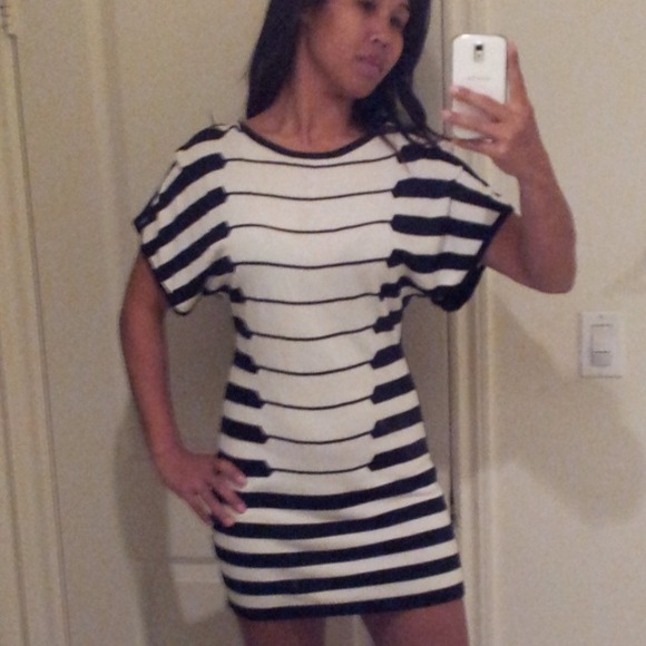 Dresses & Skirts - Black and white knitted tunic