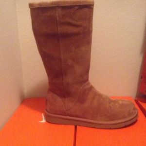 Ugg boots!-- RESERVED!!