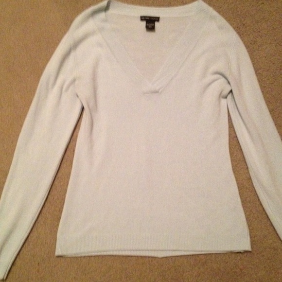 New York & company v-neck sweater