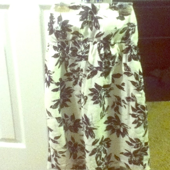 Medium strapless dress