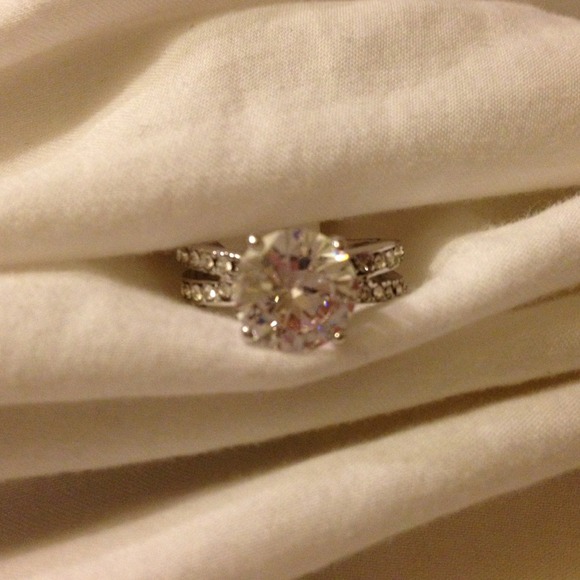 NEW Cubic ring