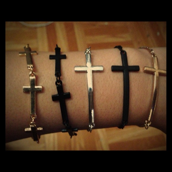 🙅CHECK UPDATED LISTING🙅 sideways cross bracelet