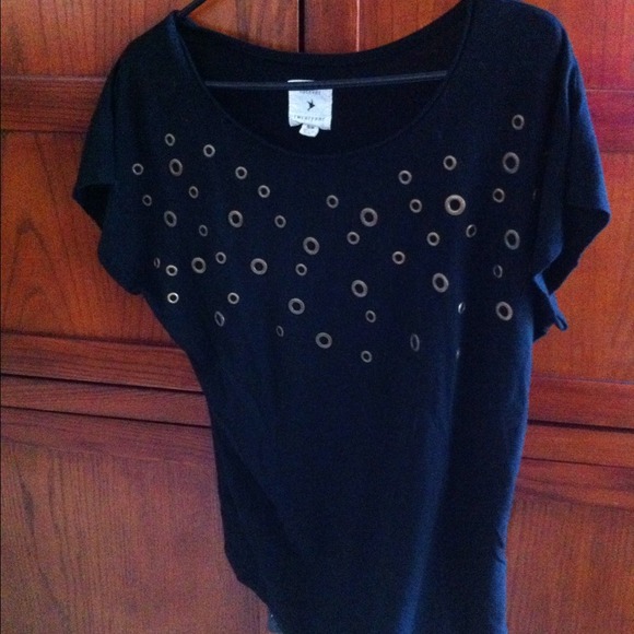 Slouchy top with edgy look