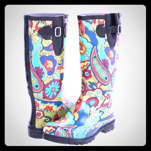 Nomads puddle jumpers size 8.  NIB