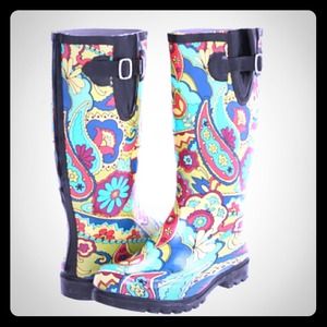 Nomads puddle jumpers size 8.  NIB