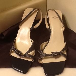 Anne Klein navy blue shoes