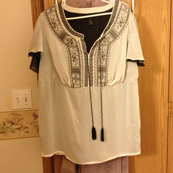 Lane Bryant top. Size 18/20 .Very good condition.