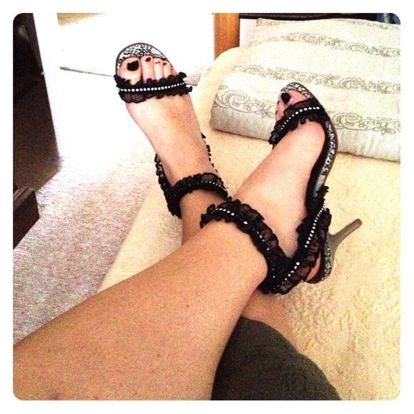 ❗REDUCED❗ Betsey Johnson Black Athens Lace Pumps