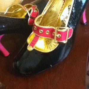 Naughty Monkey Hot Pink, Black and Gold pump
