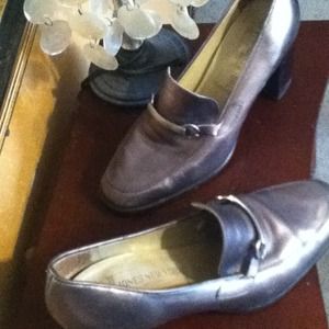 Pewter Jones New York casual shoe.