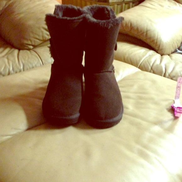 Brown uggs