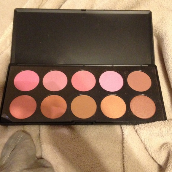 ***RESERVED 4 @lissy0305** blush palette w/blushes