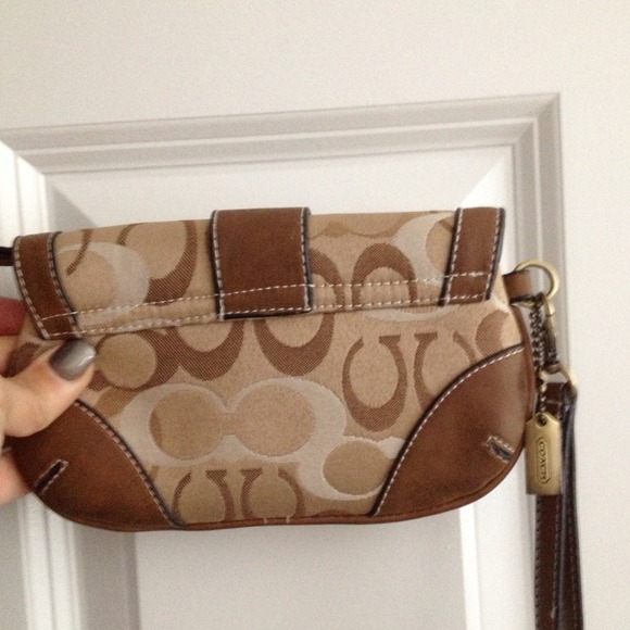 Authenticate coach Wristlet. Like new. - Picture 2 of 4