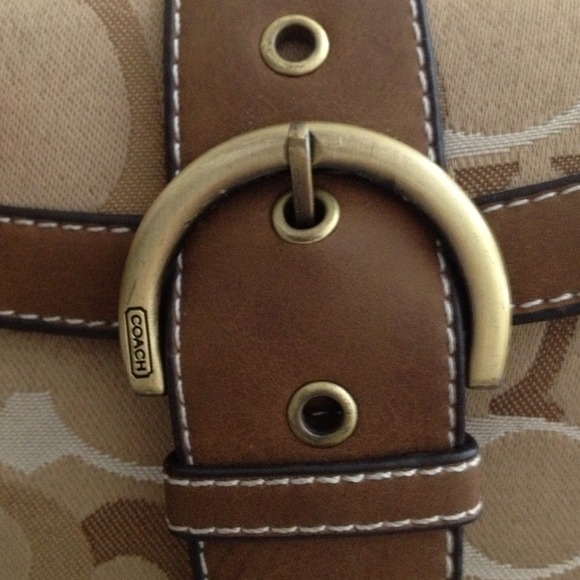Authenticate coach Wristlet. Like new. - Picture 3 of 4