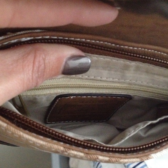 Authenticate coach Wristlet. Like new. - Picture 4 of 4