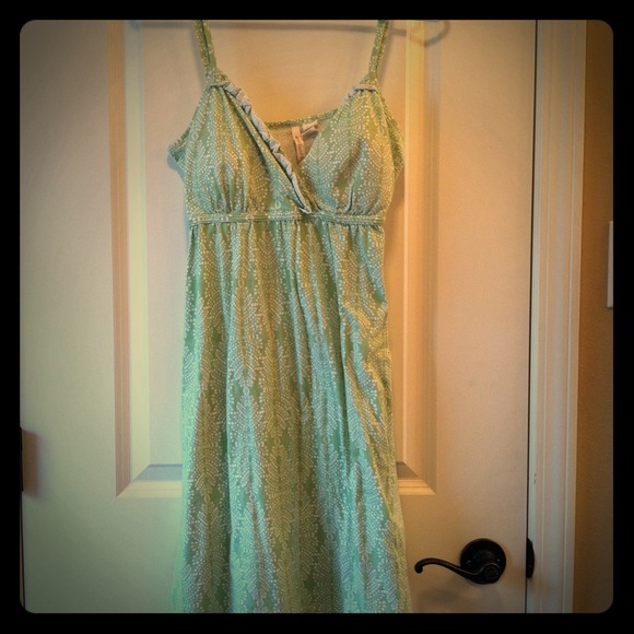 SOLD IN BUNDLE!! Light green/white summer dress